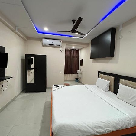 5 Star Grand Hotel Shamshabad Esterno foto