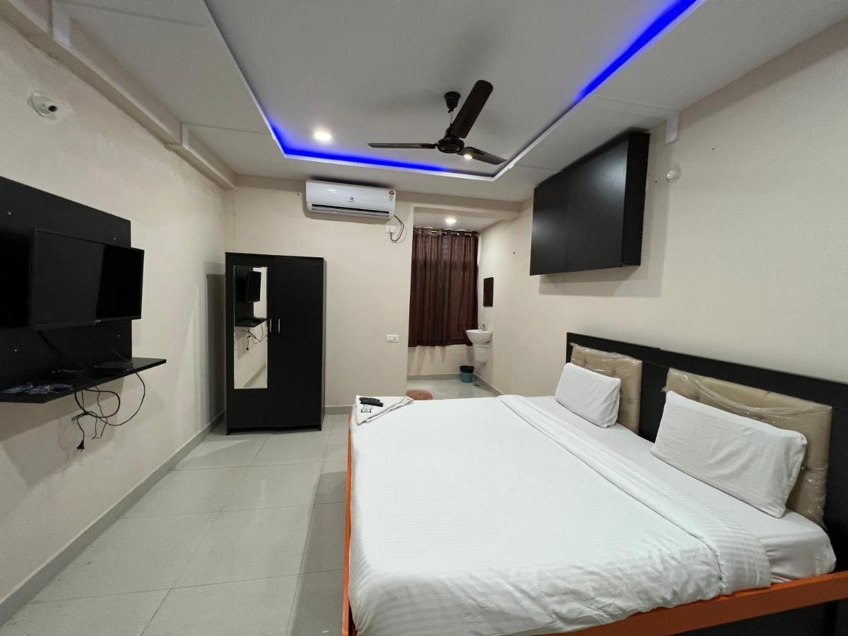 5 Star Grand Hotel Shamshabad Esterno foto