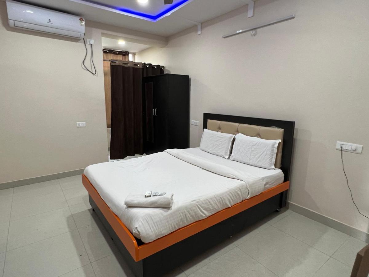 5 Star Grand Hotel Shamshabad Esterno foto