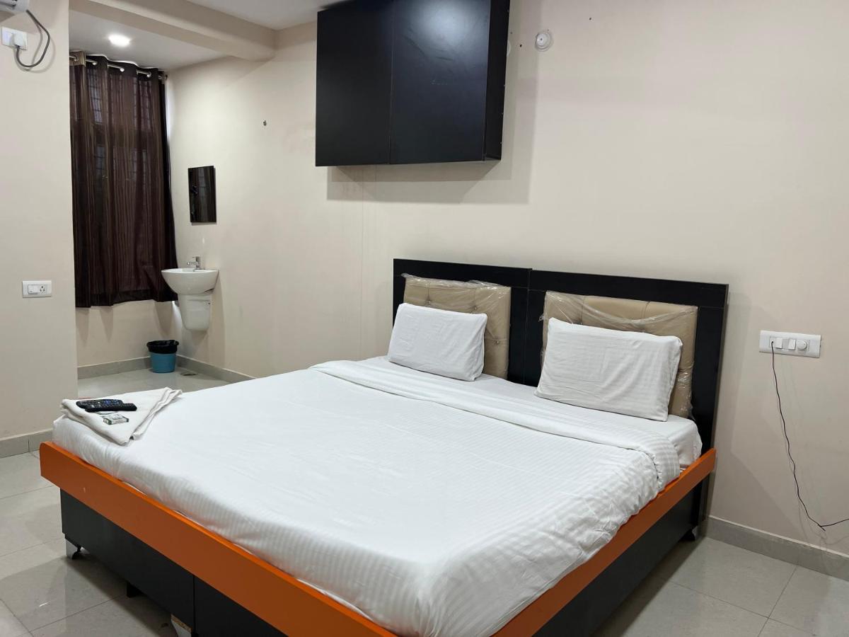 5 Star Grand Hotel Shamshabad Esterno foto
