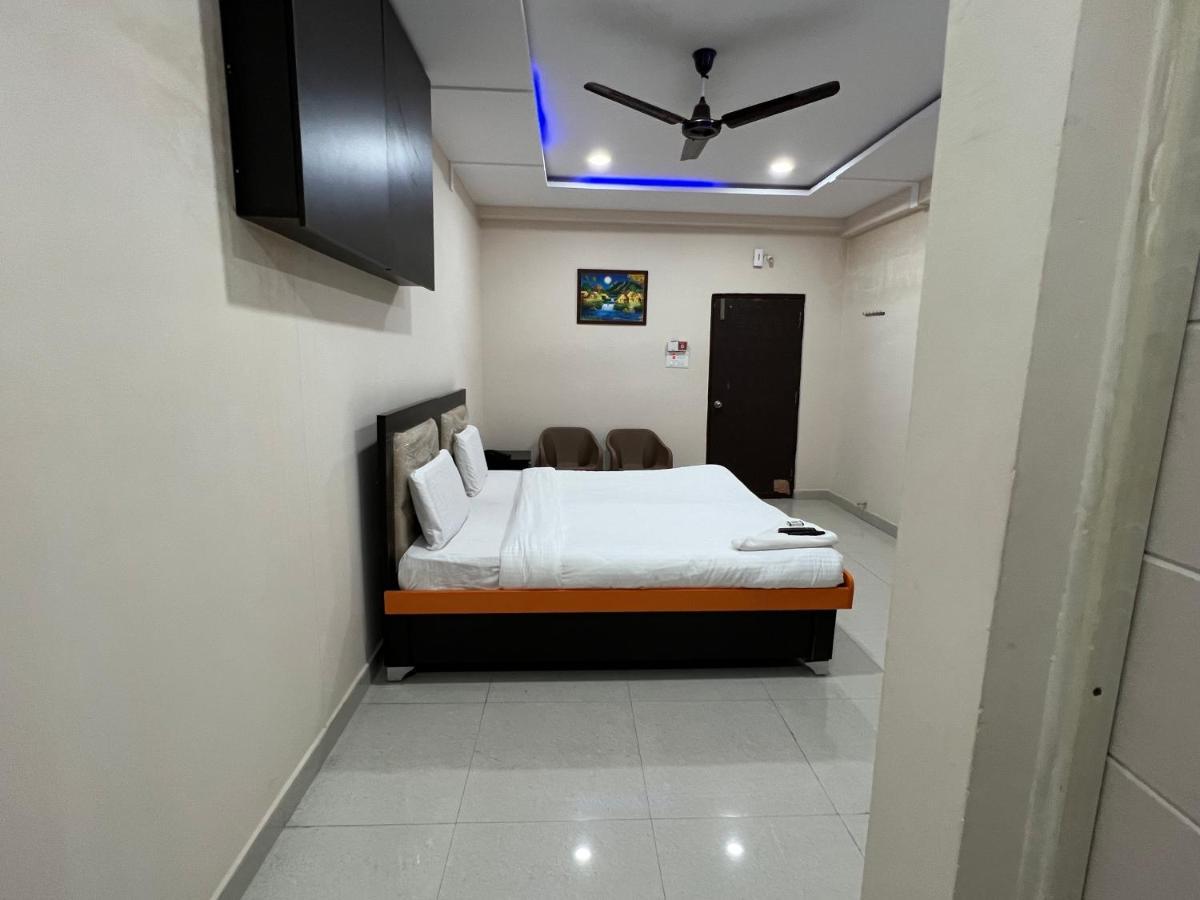 5 Star Grand Hotel Shamshabad Esterno foto