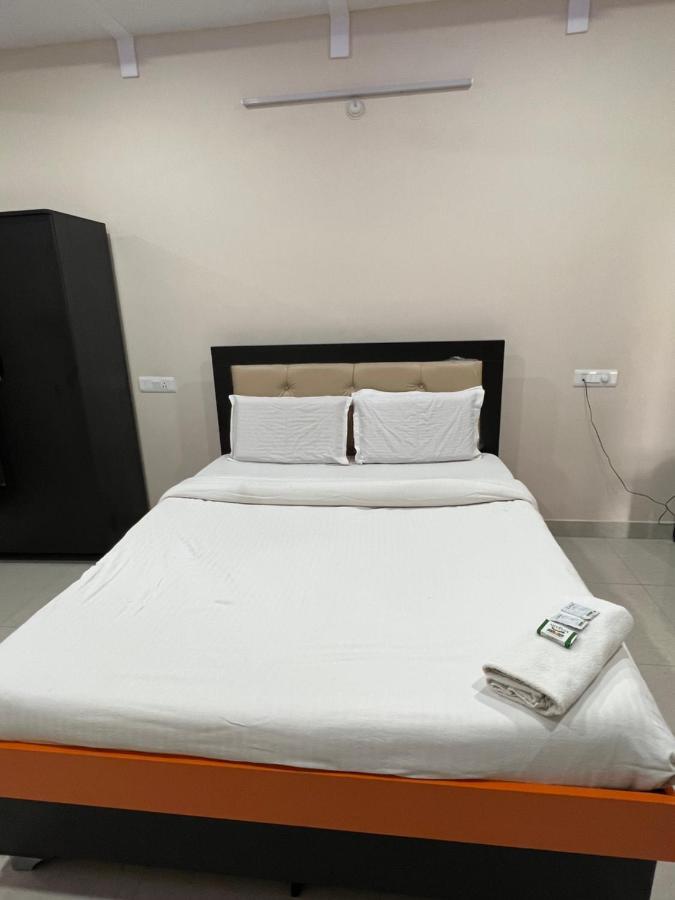 5 Star Grand Hotel Shamshabad Esterno foto