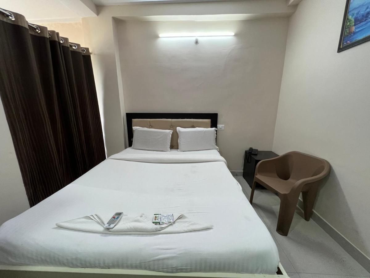 5 Star Grand Hotel Shamshabad Esterno foto